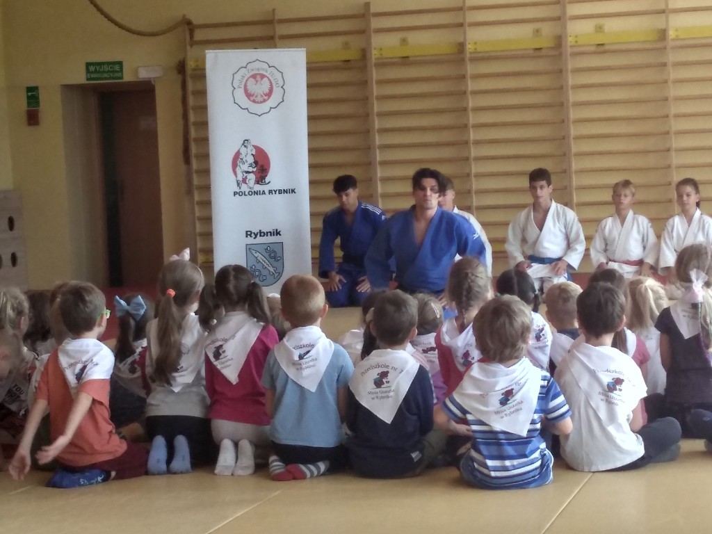 Pogadanka trenera judo z przedszkolakami