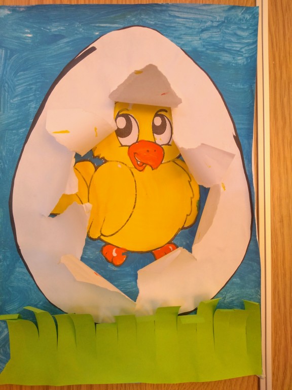 Kurczaczek ukryty w papierowym jajku - nasza praca plastyczna